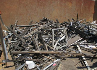 ビス付きアルミサッシ